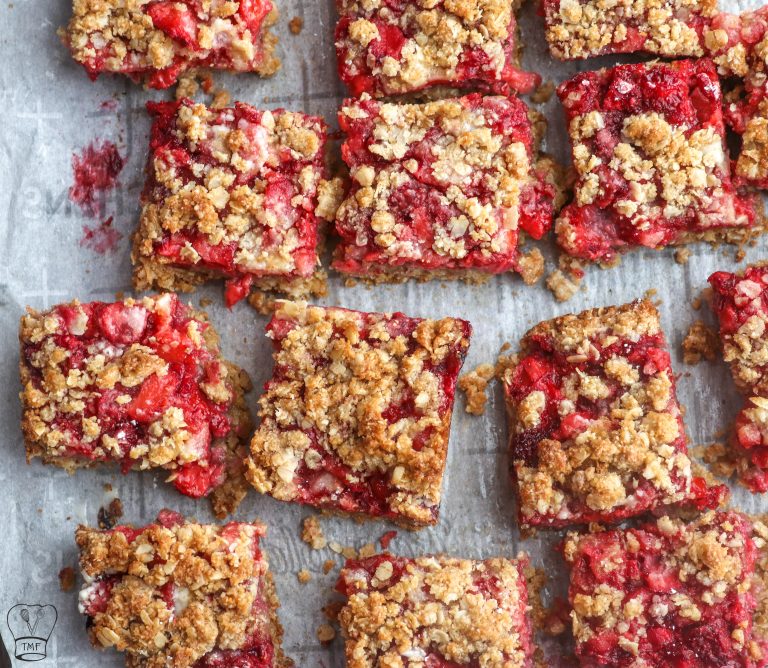 Strawberry crumble bar | Strawberry squares - Traditionally Modern Food