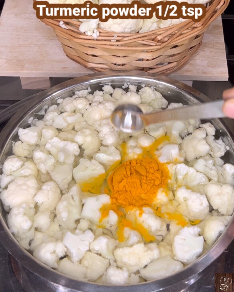 Cauliflower curry | South Indian cauliflower poriyal - Traditionally
