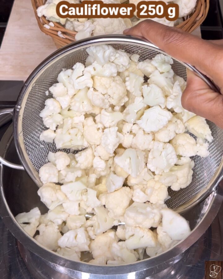 Cauliflower curry | South Indian cauliflower poriyal - Traditionally